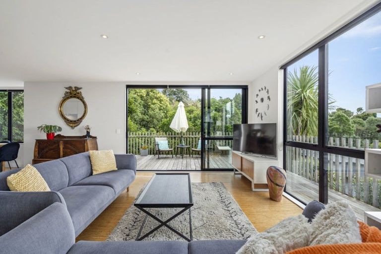 Photo of property in 15b Verran Road, Birkenhead, Auckland, 0626