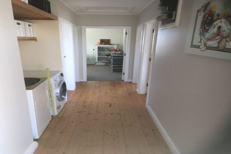 Photo of property in 39 Hiwi Crescent, Titahi Bay, Porirua, 5022