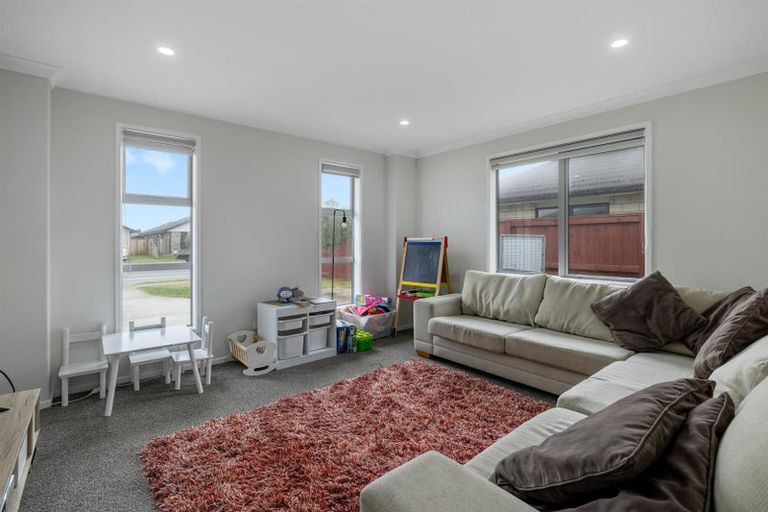 Photo of property in 25 Livingstone Drive, Papamoa Beach, Papamoa, 3118