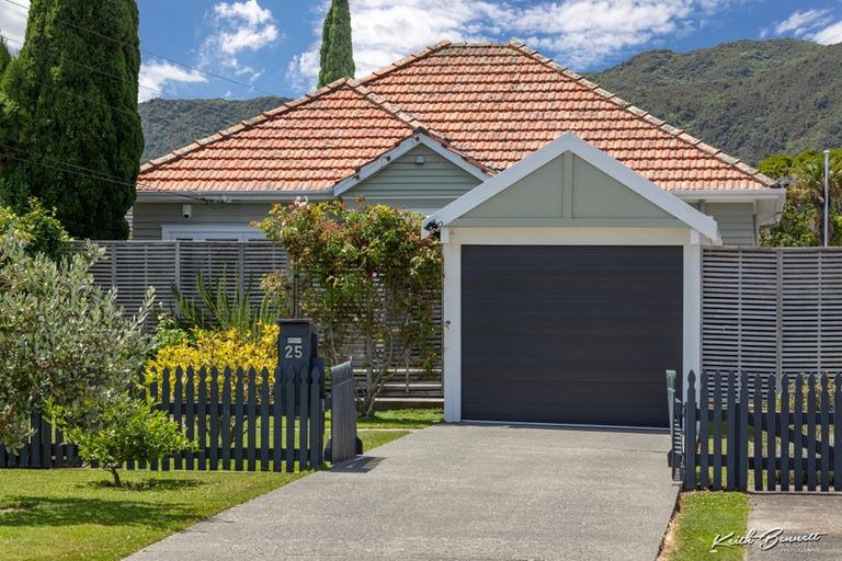 Photo of property in 1/25 Vincent Street, Waterloo, Lower Hutt, 5011