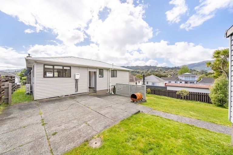 Photo of property in 17 Mcgowan Road, Wainuiomata, Lower Hutt, 5014