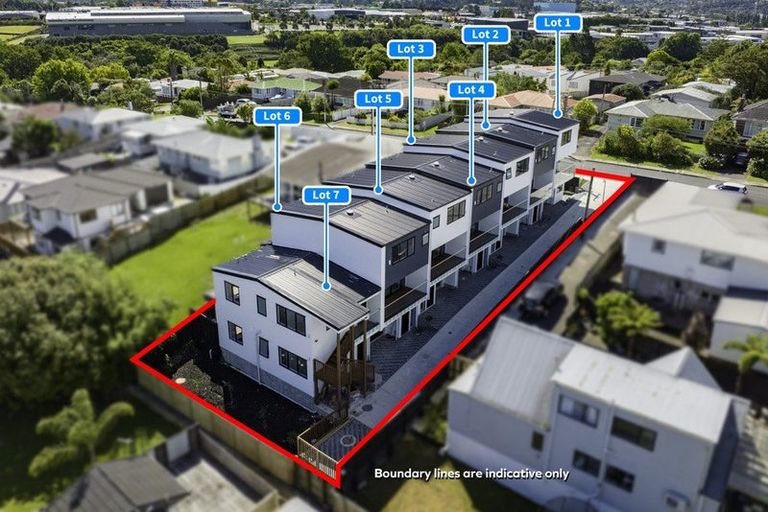 Photo of property in 8/18 Sylvan Crescent, Te Atatu South, Auckland, 0610