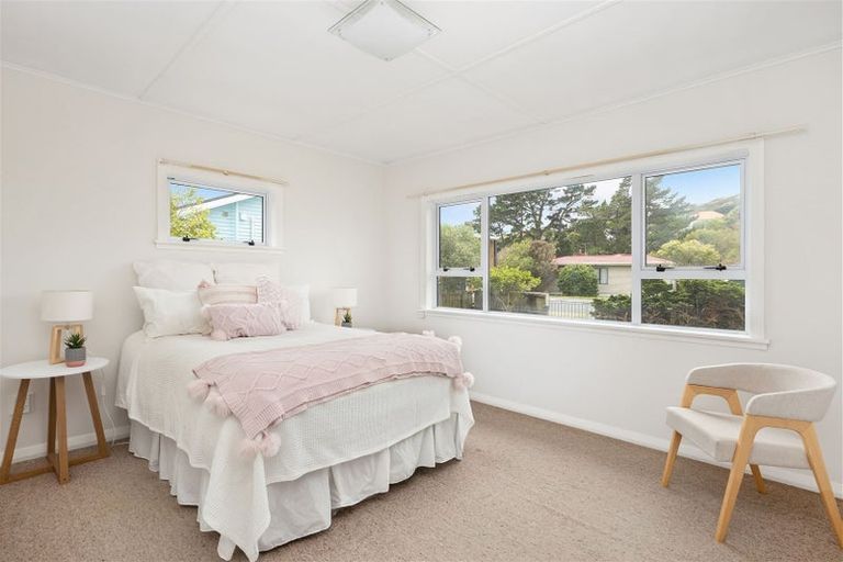 Photo of property in 23 Findlay Street, Tawa, Wellington, 5028