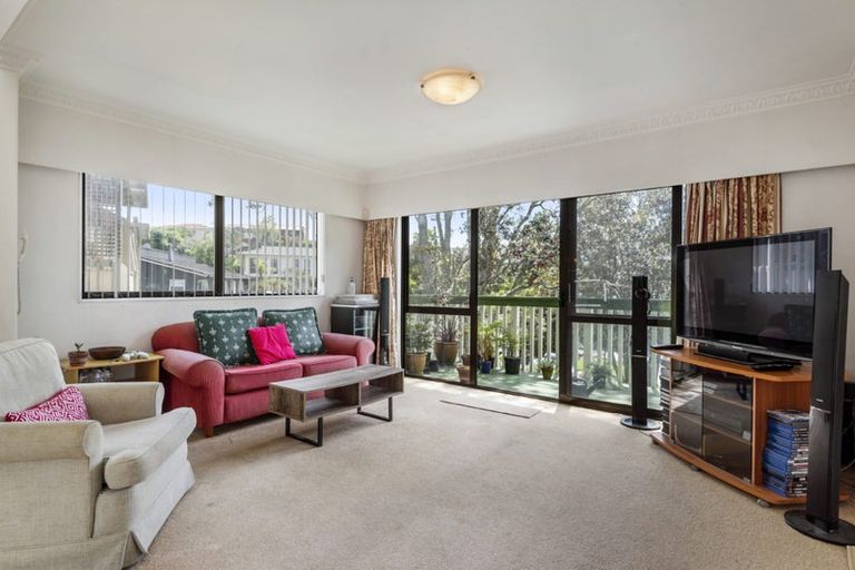 Photo of property in 25 Coromandel Crescent, Mairangi Bay, Auckland, 0630