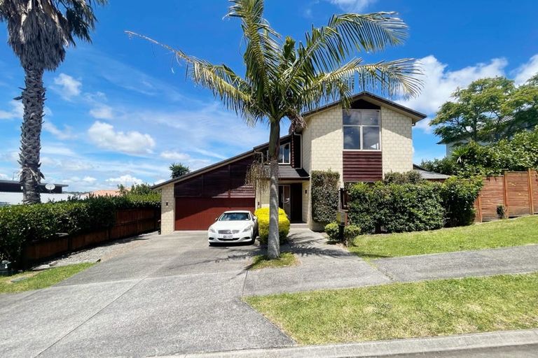 Photo of property in 10 Chard Place, Flat Bush, Auckland, 2016