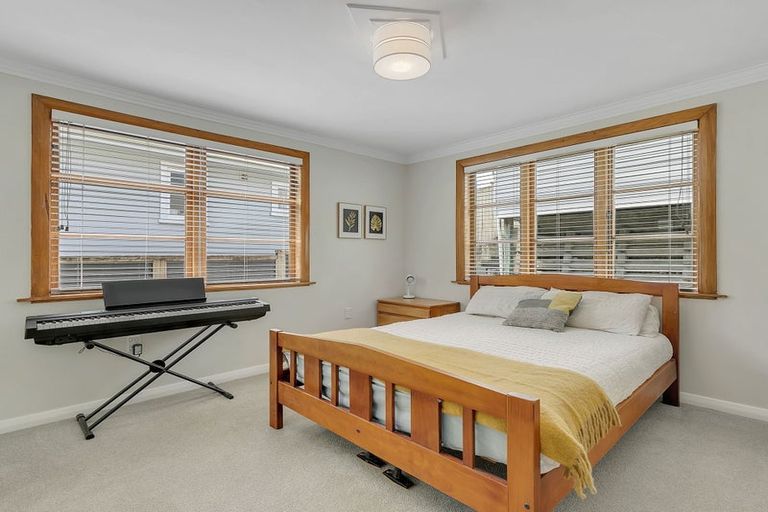 Photo of property in 34 Lincoln Avenue, Tawa, Wellington, 5028