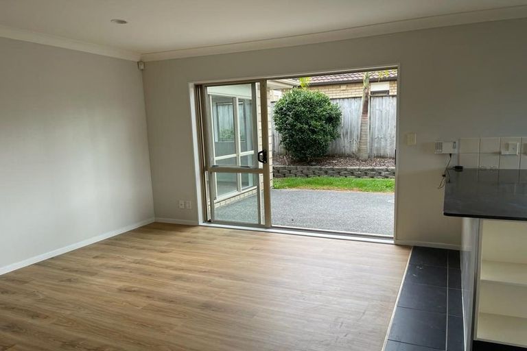 Photo of property in 19 Walter Haddrell Crescent, Flat Bush, Auckland, 2016