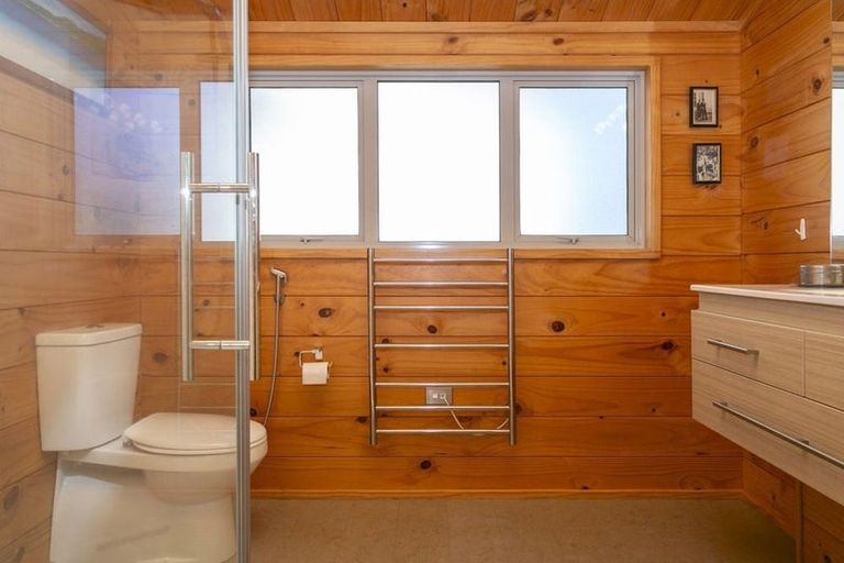 Photo of property in 18 Glen Mohr, Acacia Bay, Taupo, 3385