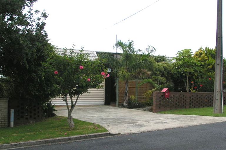 Photo of property in 2/1b Herbert Street, Hauraki, Auckland, 0622