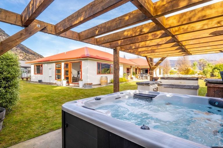 Photo of property in 15 Allenby Place, Wanaka, 9305