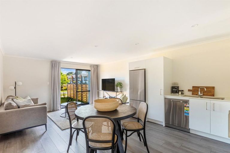 Photo of property in 2 Kumerahou Street, Kumeu, 0810