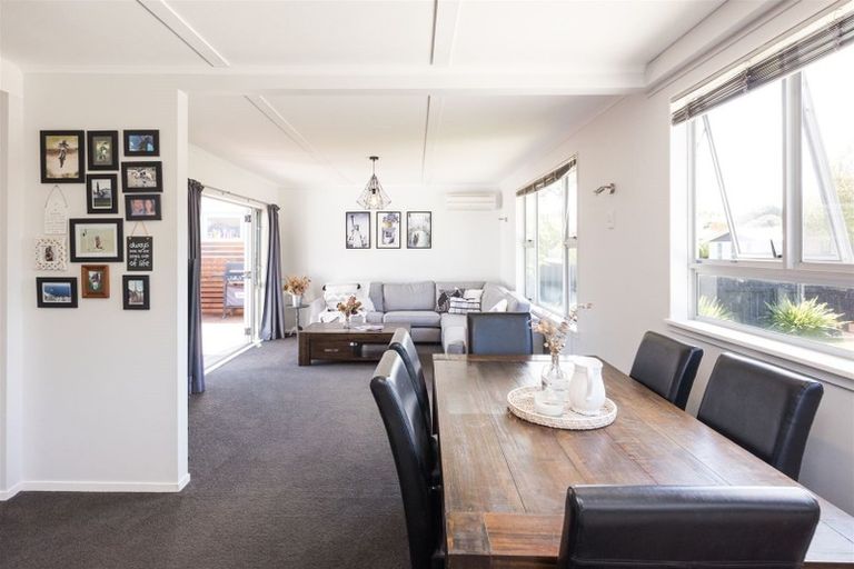 Photo of property in 22 Ruamahanga Crescent, Terrace End, Palmerston North, 4410