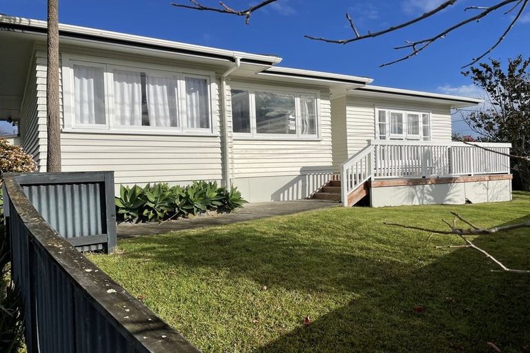 Photo of property in 31 Sunnyside Road, Sunnyvale, Auckland, 0612
