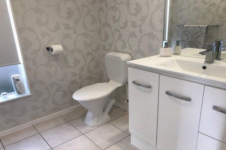 Photo of property in 2/270 Cascades Road, Botany Downs, Auckland, 2010