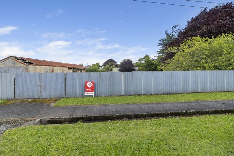 Photo of property in 16 Moir Street, Eltham, 4322