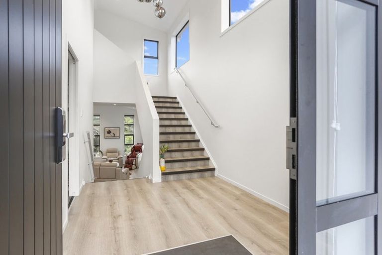 Photo of property in 69 Sunset Road, Totara Vale, Auckland, 0632