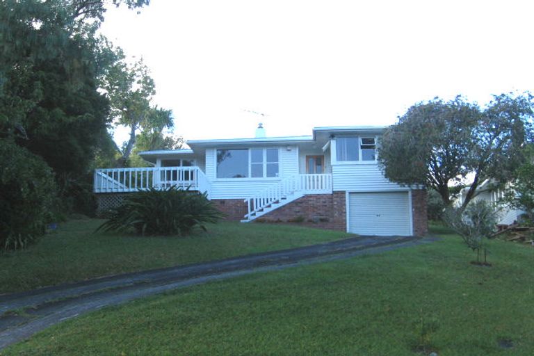 Photo of property in 11 Shanaway Rise, Hillcrest, Auckland, 0627