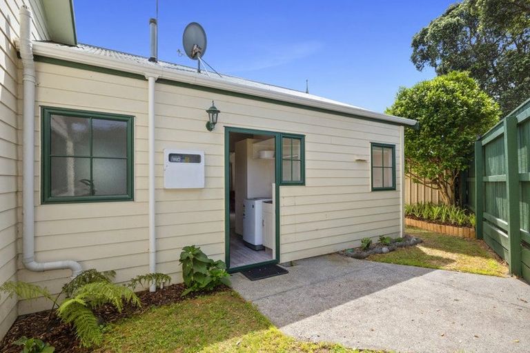 Photo of property in 2/70 Whiteley Street, Moturoa, New Plymouth, 4310