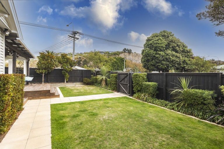 Photo of property in 2 Celia Street, Redcliffs, Christchurch, 8081