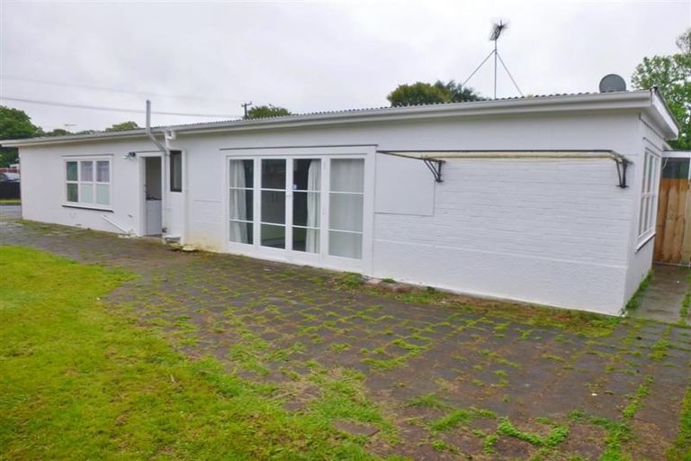 Photo of property in 43 Hallberry Road, Mangere East, Auckland, 2024