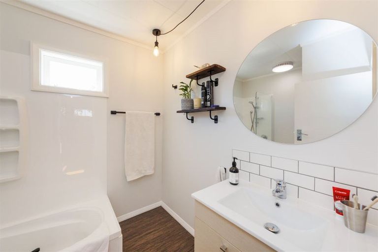 Photo of property in 4 Millar Street, Roslyn, Palmerston North, 4414