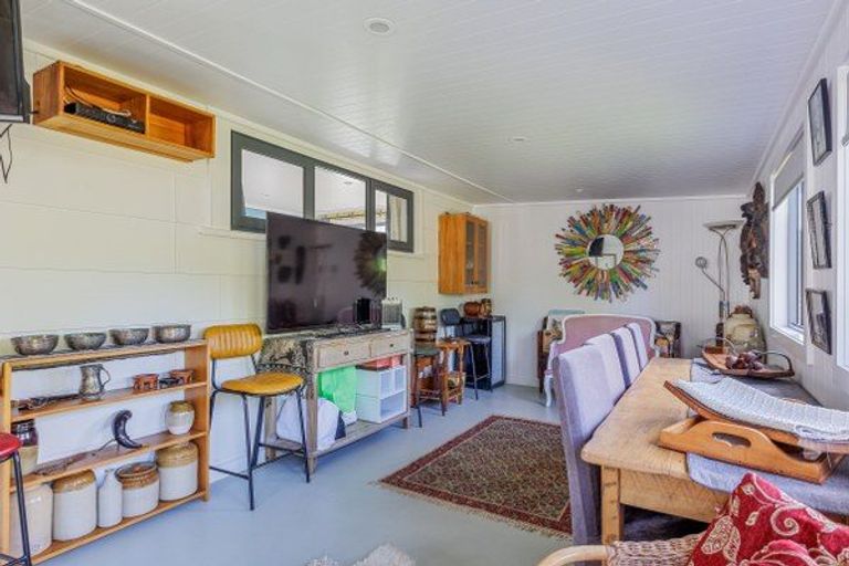 Photo of property in 100 Cole Street, Dannevirke, 4930