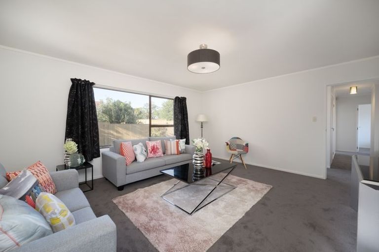 Photo of property in 2/32 Ballater Place, Highland Park, Auckland, 2010