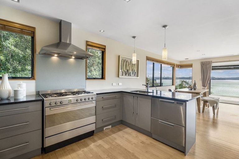 Photo of property in 50a Duncansby Road, Stanmore Bay, Whangaparaoa, 0932