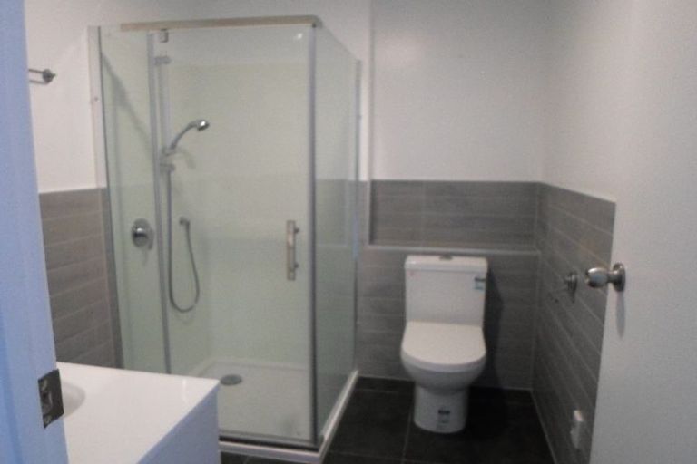 Photo of property in 1/7 Deverell Place, Northcross, Auckland, 0632