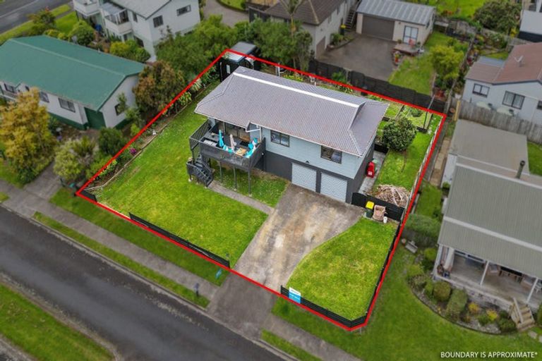 Photo of property in 3 Stella Drive, Clarks Beach, 2122