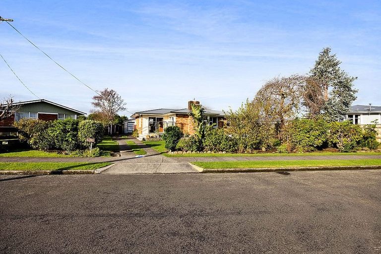 Photo of property in 6 Davidson Street, Hawera, 4610