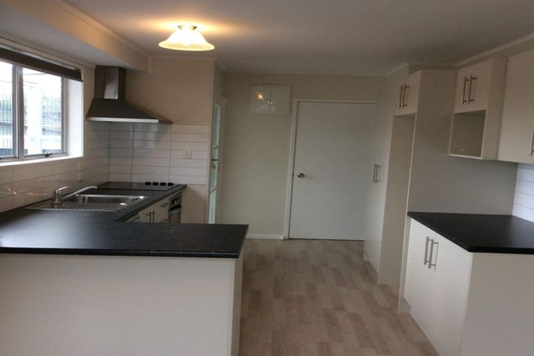 Photo of property in 6 Benton Place, Manurewa, Auckland, 2102