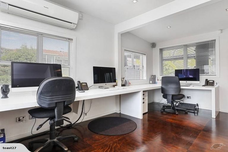 Photo of property in 2/27 Taharoto Road, Takapuna, Auckland, 0622