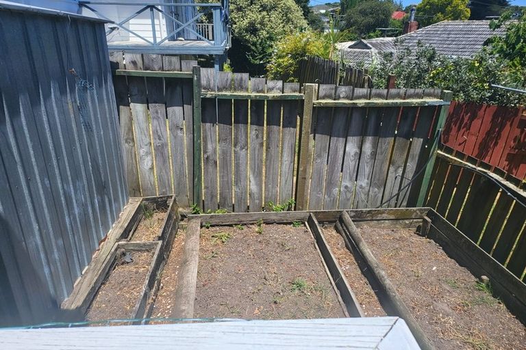 Photo of property in 2/21 College Road, Northcote, Auckland, 0627