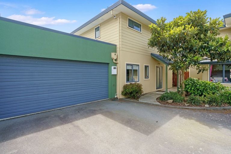 Photo of property in 3/7 Court Road, Tawa, Wellington, 5028