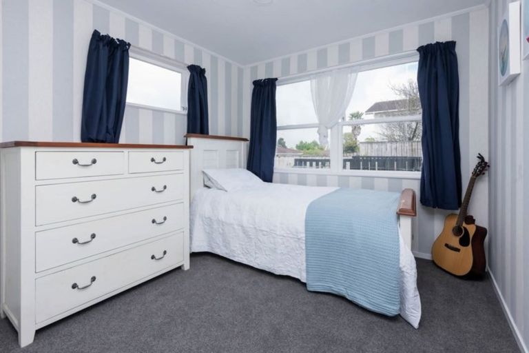 Photo of property in 21 Minaret Drive, Bucklands Beach, Auckland, 2014