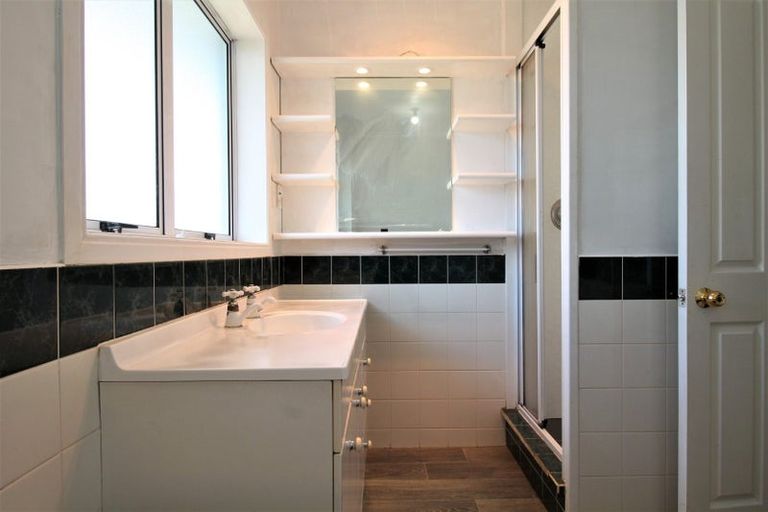 Photo of property in 37 Lynmore Drive, Hillpark, Auckland, 2102