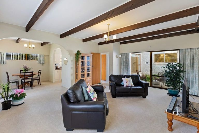 Photo of property in 4 Sunny Glen, Waikanae, 5036