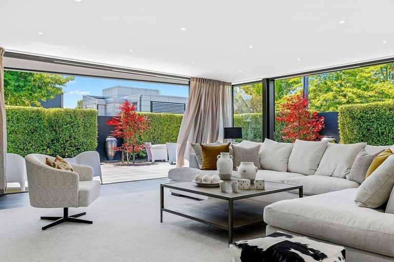 Photo of property in 116 Aikmans Road, Merivale, Christchurch, 8014