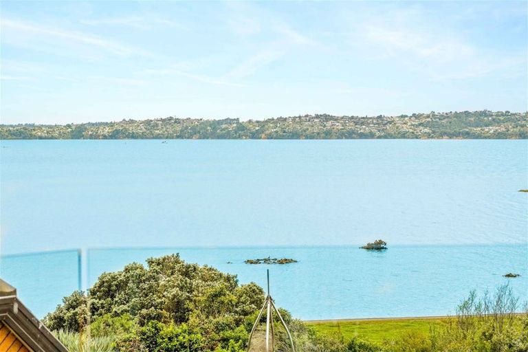 Photo of property in 122 Beach Road, Te Atatu Peninsula, Auckland, 0610