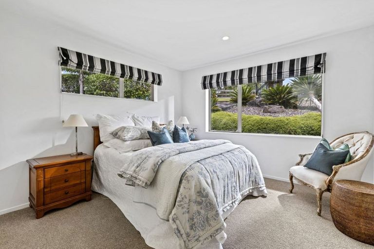 Photo of property in 127 Vaughans Road, Okura, Albany, 0792