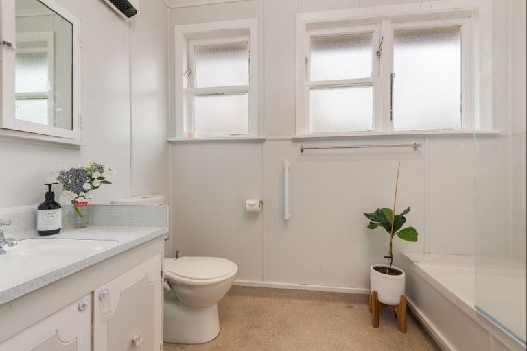 Photo of property in 24 Leicester Street, Terrace End, Palmerston North, 4410