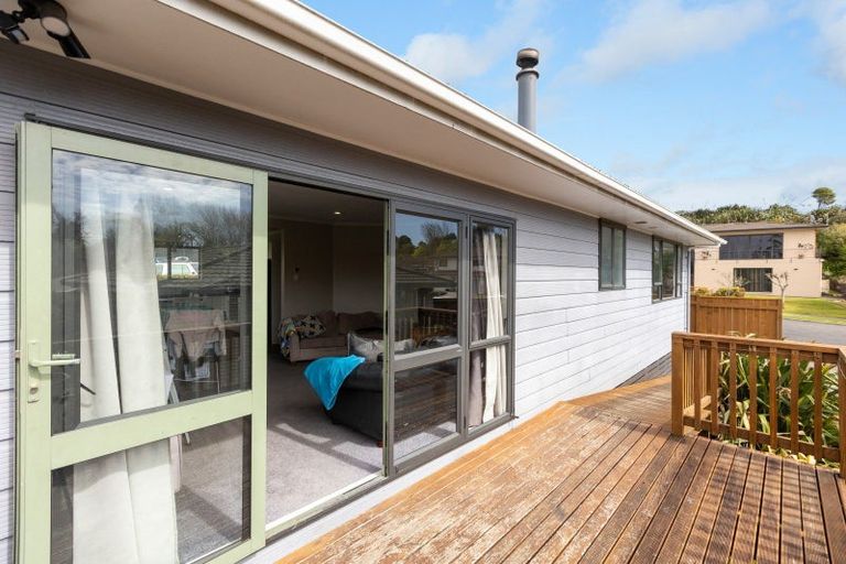 Photo of property in 16 La Salle Drive, Westown, New Plymouth, 4310