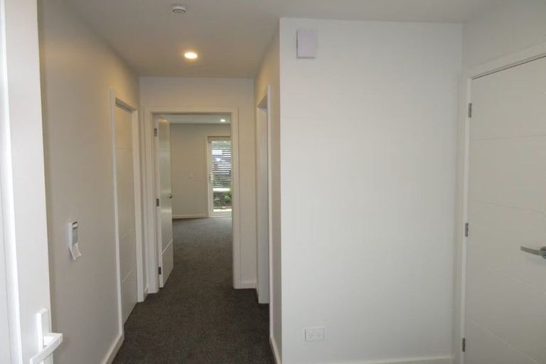 Photo of property in 2 Parekareka Lane, Kenepuru, Porirua, 5022