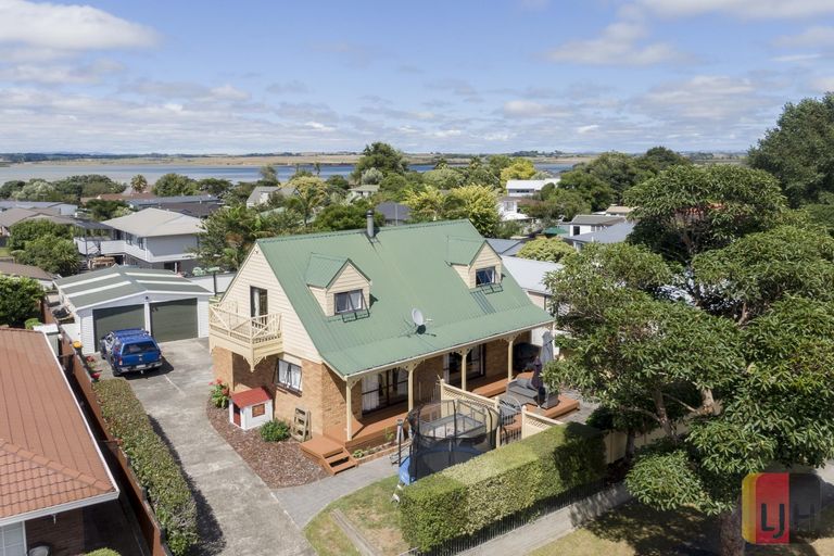Photo of property in 14 Hadley Wood Drive, Wattle Downs, Auckland, 2103