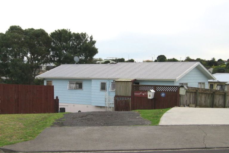 Photo of property in 9 Flaunty Place, West Harbour, Auckland, 0618