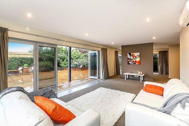 Photo of property in 7 Willow Place, Whalers Gate, New Plymouth, 4310