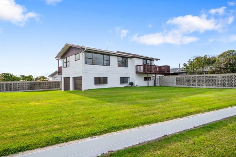 Photo of property in 2 Thackeray Place, Owhata, Rotorua, 3010