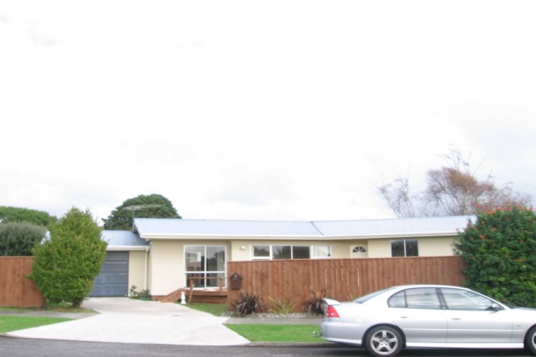 Photo of property in 4 Hemi Street, Waikanae, 5036