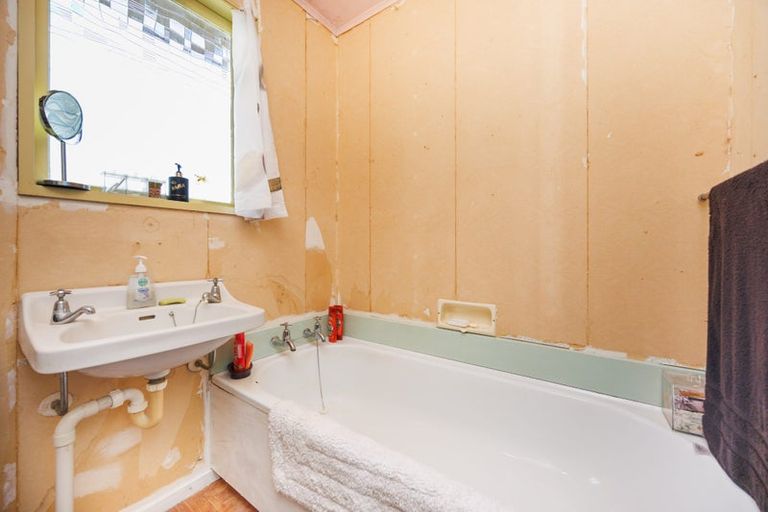 Photo of property in 34 Rhodes Drive, Kelvin Grove, Palmerston North, 4414